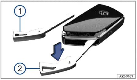 Volkswagen ID.4 - Abb. 1 Fahrzeugschlüssel: Batteriefachdeckel öffnen.